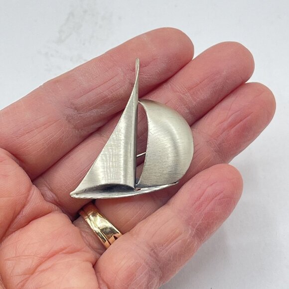 Vintage Beau Sterling Silver 3d Sailboat Brooch Pin - Picture 2 of 7